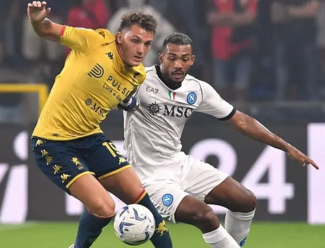  意甲训练课后走向成谜，那不勒斯更衣室发声，震撼外界，赛程密集仍需轮换