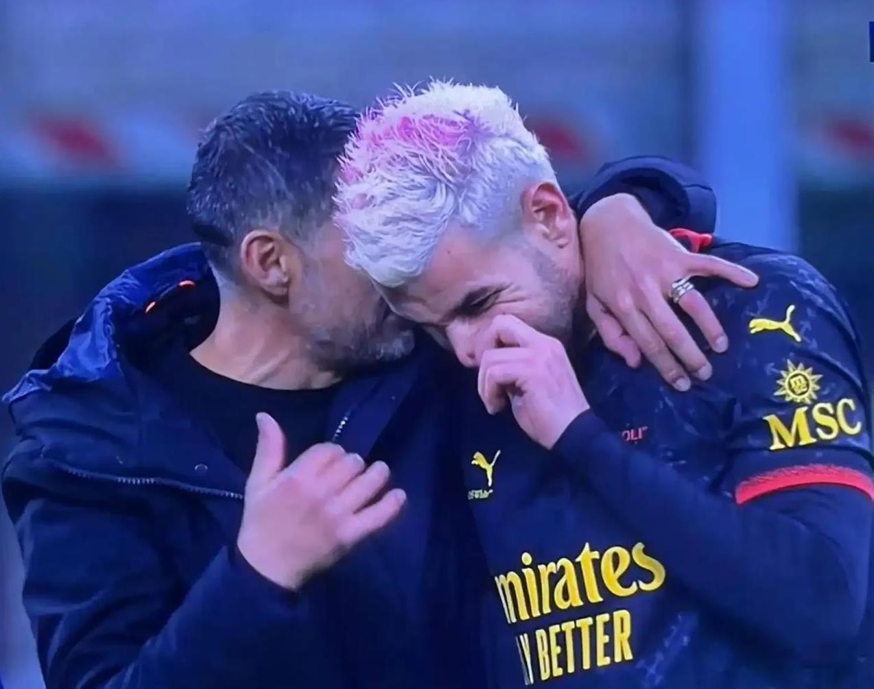 梅西球迷冲进球场视频 梅西球迷冲进球场视频